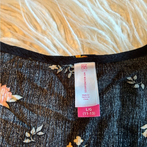 💛 10 for $13 💛 large cropped front tie top - Picture 2 of 2